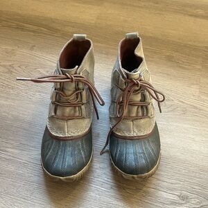 Sorel Gray and Maroon waterproof boots